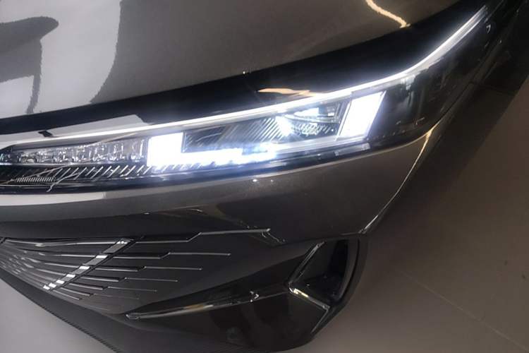 Used CHANGAN Eado PHEV 2025 Smart New Blue Whale 145KM Battleship Edition Left Front Headlight