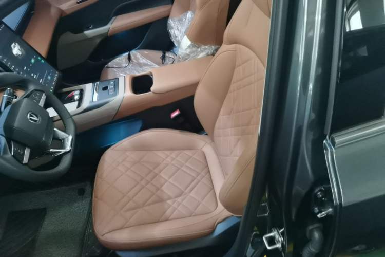 Used CHANGAN Eado PHEV 2025 Smart New Blue Whale 145KM Battleship Edition Left Front Seat