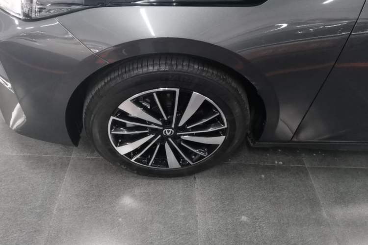 Used CHANGAN Eado PHEV 2025 Smart New Blue Whale 145KM Battleship Edition Left Front Wheel Hub