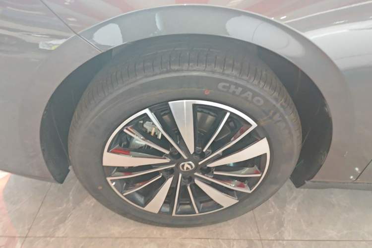 Used CHANGAN Eado PHEV 2025 Smart New Blue Whale 145KM Battleship Edition Left Front Wheel Hub