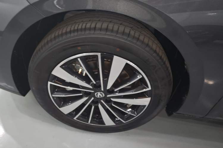Used CHANGAN Eado PHEV 2025 Smart New Blue Whale 145KM Battleship Edition Left Front Wheel Hub