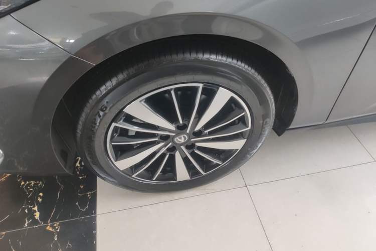 Used CHANGAN Eado PHEV 2025 Smart New Blue Whale 145KM Battleship Edition Left Front Wheel Hub