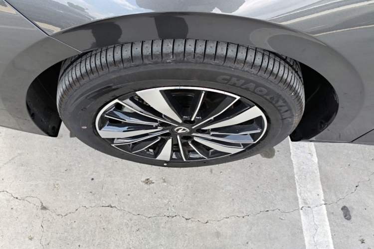 Used CHANGAN Eado PHEV 2025 Smart New Blue Whale 145KM Battleship Edition Left Front Wheel Hub