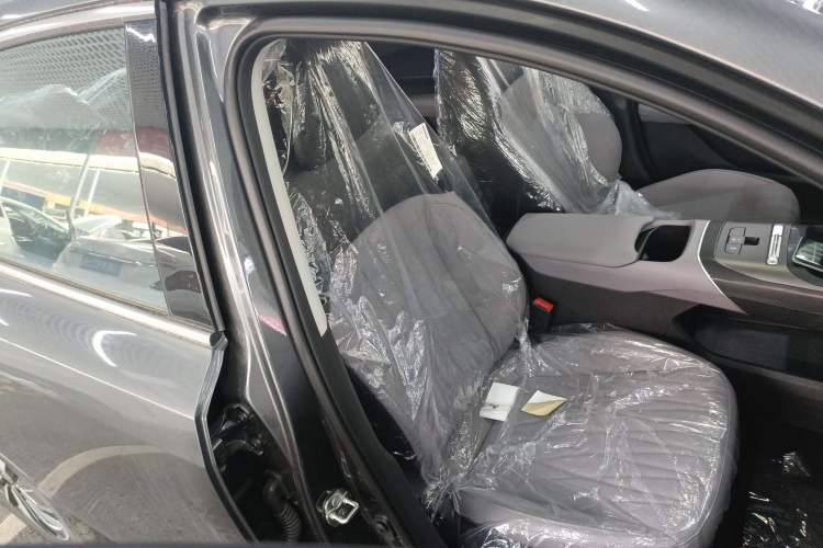 Used CHANGAN Eado PHEV 2025 Smart New Blue Whale 145KM Battleship Edition Right Front Seat