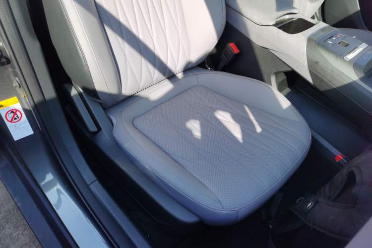 Used CHANGAN Eado PHEV 2025 Smart New Blue Whale 145KM Battleship Edition Right Front Seat