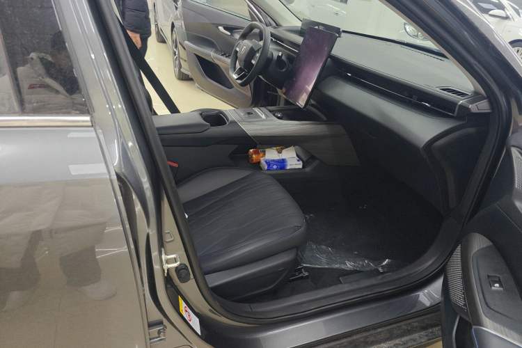 Used CHANGAN Eado PHEV 2025 Smart New Blue Whale 145KM Battleship Edition Right Front Seat