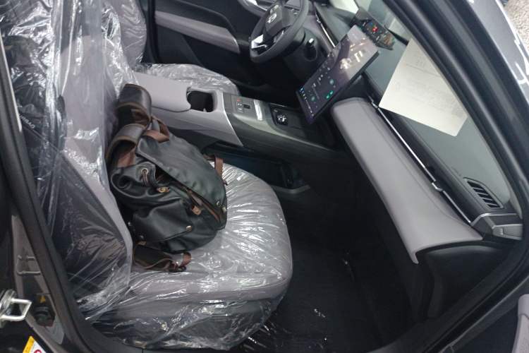 Used CHANGAN Eado PHEV 2025 Smart New Blue Whale 145KM Battleship Edition Right Front Seat
