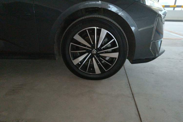 Used CHANGAN Eado PHEV 2025 Smart New Blue Whale 145KM Battleship Edition Right Front Wheel Hub