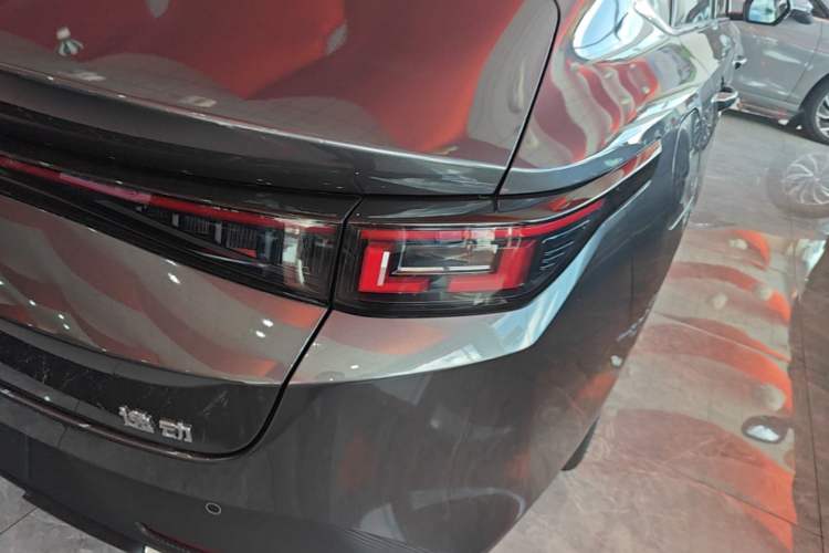 Used CHANGAN Eado PHEV 2025 Smart New Blue Whale 145KM Battleship Edition Right Rear Taillight