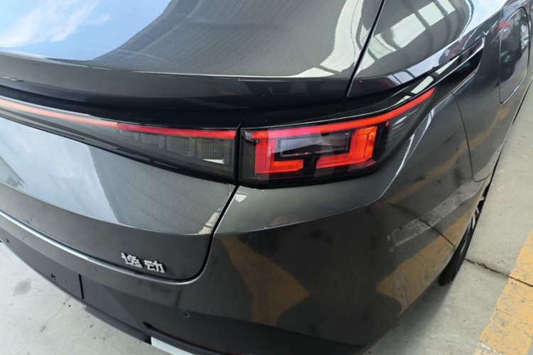Used CHANGAN Eado PHEV 2025 Smart New Blue Whale 145KM Battleship Edition Right Rear Taillight