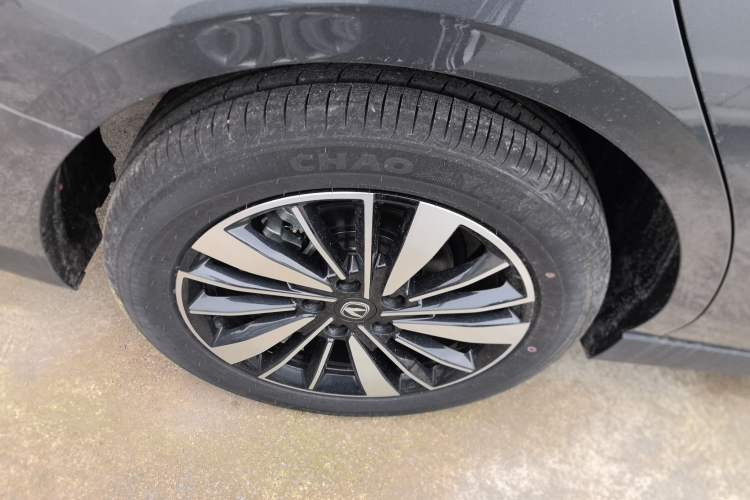 Used CHANGAN Eado PHEV 2025 Smart New Blue Whale 145KM Battleship Edition Right Rear Wheel Hub