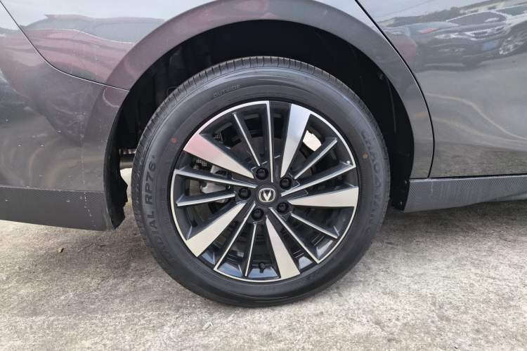 Used CHANGAN Eado PHEV 2025 Smart New Blue Whale 145KM Battleship Edition Right Rear Wheel Hub