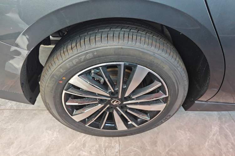 Used CHANGAN Eado PHEV 2025 Smart New Blue Whale 145KM Battleship Edition Right Rear Wheel Hub