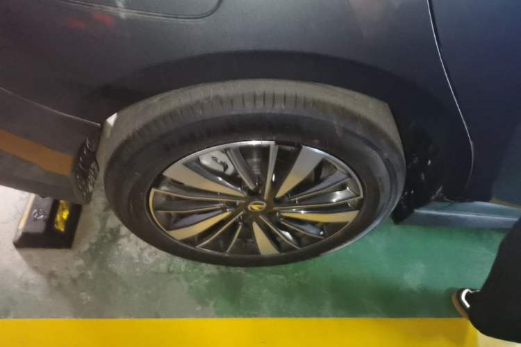Used CHANGAN Eado PHEV 2025 Smart New Blue Whale 145KM Battleship Edition Right Rear Wheel Hub