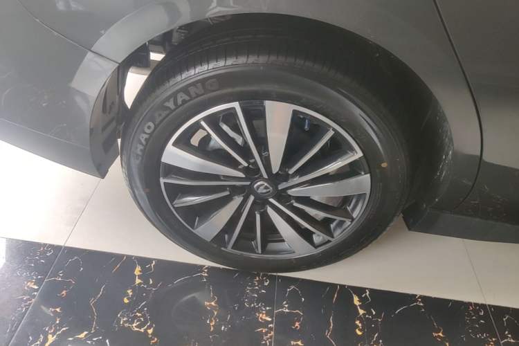 Used CHANGAN Eado PHEV 2025 Smart New Blue Whale 145KM Battleship Edition Right Rear Wheel Hub