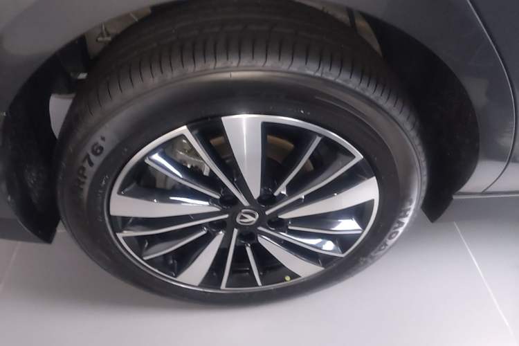 Used CHANGAN Eado PHEV 2025 Smart New Blue Whale 145KM Battleship Edition Right Rear Wheel Hub