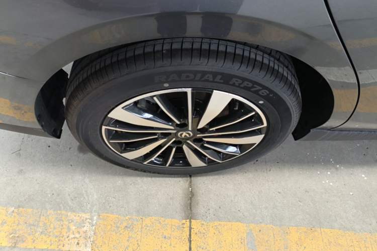Used CHANGAN Eado PHEV 2025 Smart New Blue Whale 145KM Battleship Edition Right Rear Wheel Hub