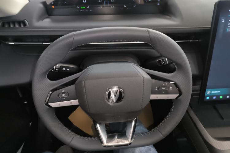 Used CHANGAN Eado PHEV 2025 Smart New Blue Whale 145KM Battleship Edition Steering Wheel