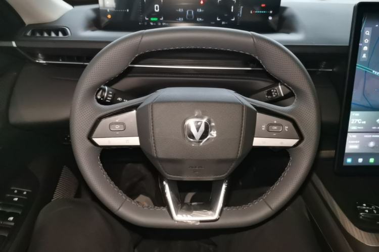 Used CHANGAN Eado PHEV 2025 Smart New Blue Whale 145KM Battleship Edition Steering Wheel