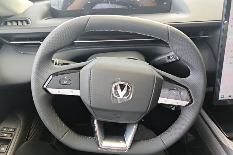 Used CHANGAN Eado PHEV 2025 Smart New Blue Whale 145KM Battleship Edition Steering Wheel