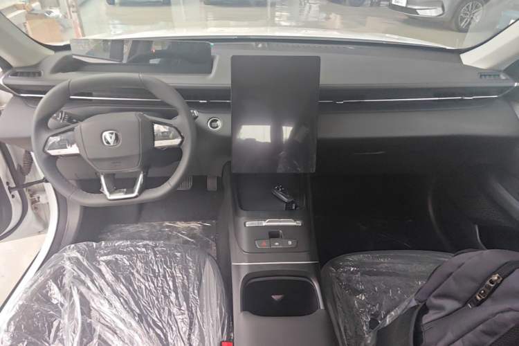 Used CHANGAN Eado PHEV 2025 Smart New Blue Whale 145KM High-Energy Edition Center Console