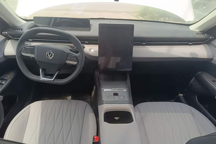Used CHANGAN Eado PHEV 2025 Smart New Blue Whale 145KM Battleship Edition Center Console