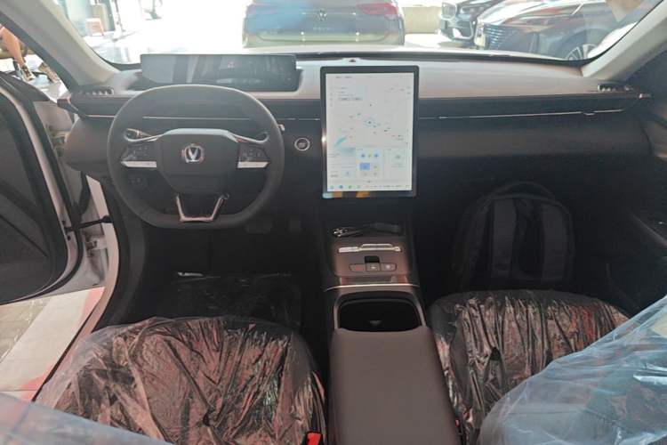 Used CHANGAN Eado PHEV 2025 Smart New Blue Whale 145KM High-Energy Edition Center Console