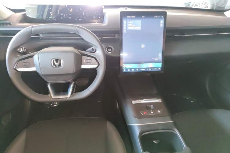 Used CHANGAN Eado PHEV 2025 Smart New Blue Whale 145KM High-Energy Edition Center Console