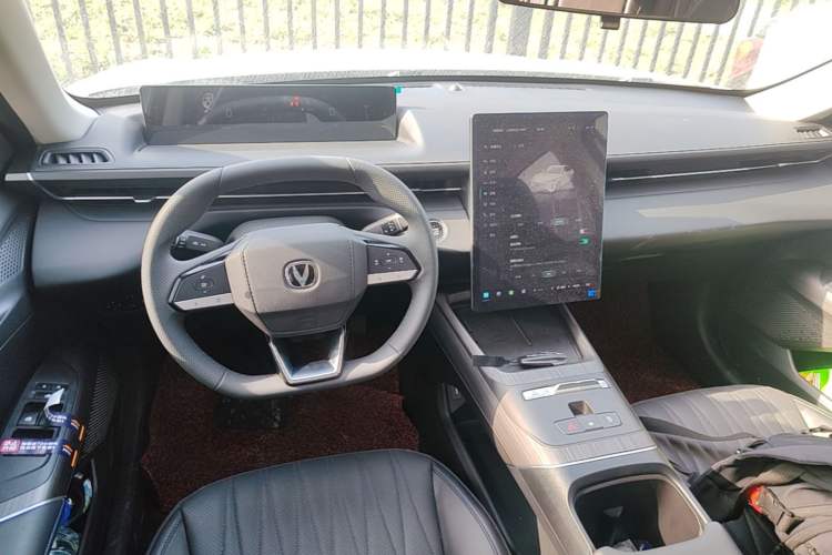 Used CHANGAN Eado PHEV 2025 Smart New Blue Whale 145KM Battleship Edition Center Console