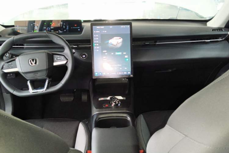 Used CHANGAN Eado PHEV 2025 Smart New Blue Whale 145KM High-Energy Edition Center Console