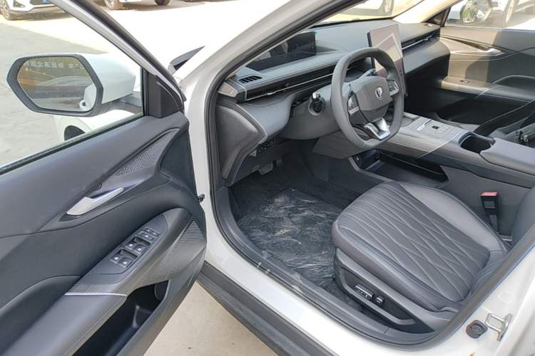 Used CHANGAN Eado PHEV 2025 Smart New Blue Whale 145KM Battleship Edition Driver Seat