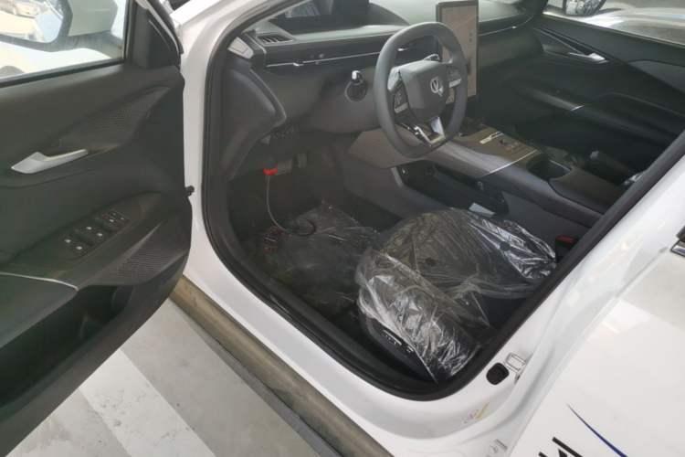 Used CHANGAN Eado PHEV 2025 Smart New Blue Whale 145KM Battleship Edition Driver Seat
