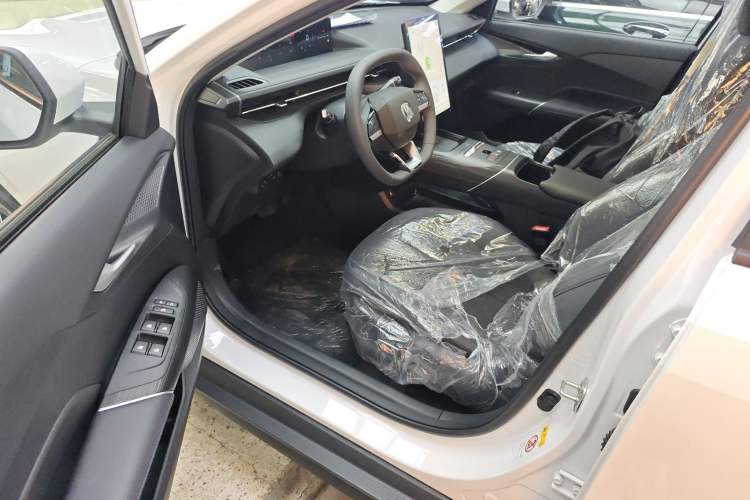 Used CHANGAN Eado PHEV 2025 Smart New Blue Whale 145KM High-Energy Edition Driver Seat