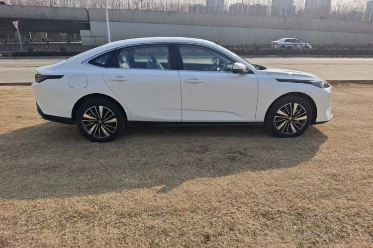 Used CHANGAN Eado PHEV 2025 Smart New Blue Whale 145KM Battleship Edition Exterior 1