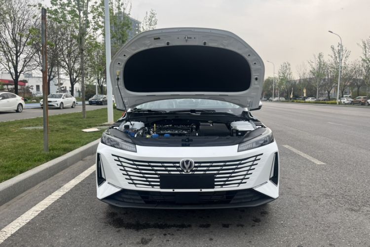 Used CHANGAN Eado PHEV 2025 Smart New Blue Whale 145KM High-Energy Edition Exterior 2
