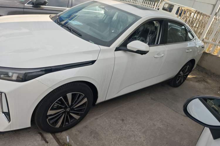 Used CHANGAN Eado PHEV 2025 Smart New Blue Whale 145KM Battleship Edition Exterior 3