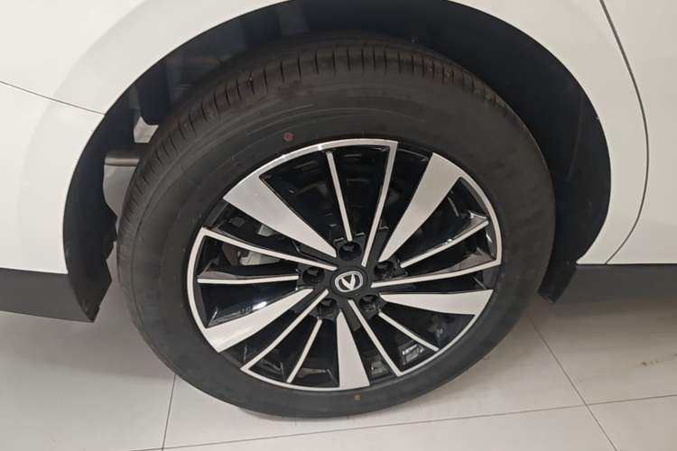 Used CHANGAN Eado PHEV 2025 Smart New Blue Whale 145KM Battleship Edition Exterior 5