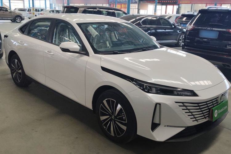 Used CHANGAN Eado PHEV 2025 Smart New Blue Whale 145KM High-Energy Edition Front Right 45 Deg