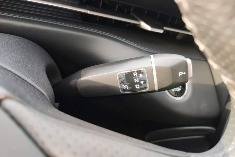 Used CHANGAN Eado PHEV 2025 Smart New Blue Whale 145KM High-Energy Edition Gear Lever