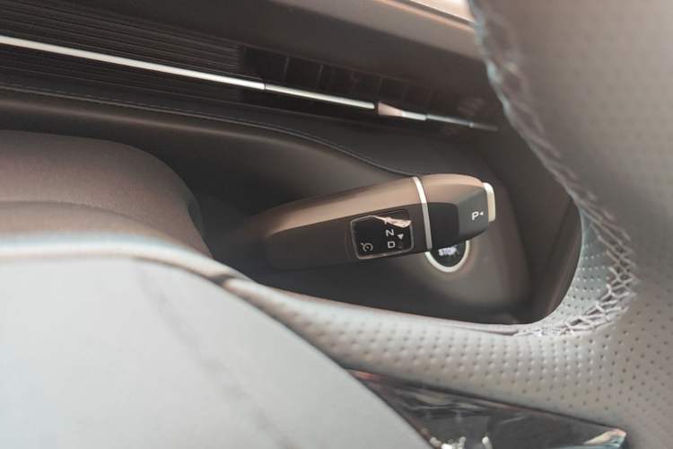 Used CHANGAN Eado PHEV 2025 Smart New Blue Whale 145KM High-Energy Edition Gear Lever