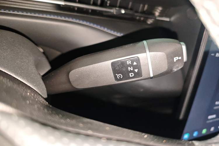 Used CHANGAN Eado PHEV 2025 Smart New Blue Whale 145KM High-Energy Edition Gear Lever