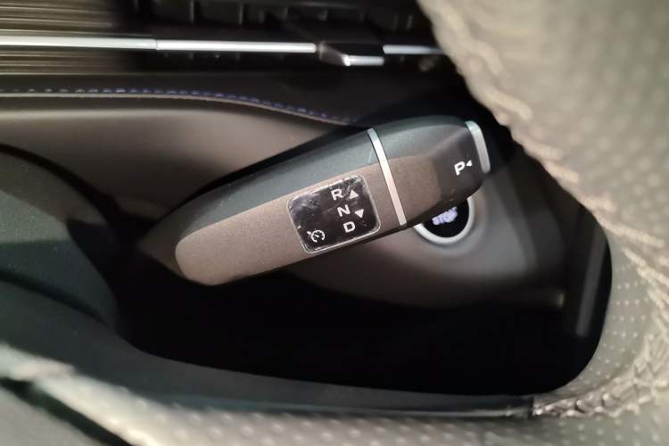 Used CHANGAN Eado PHEV 2025 Smart New Blue Whale 145KM Battleship Edition Gear Lever