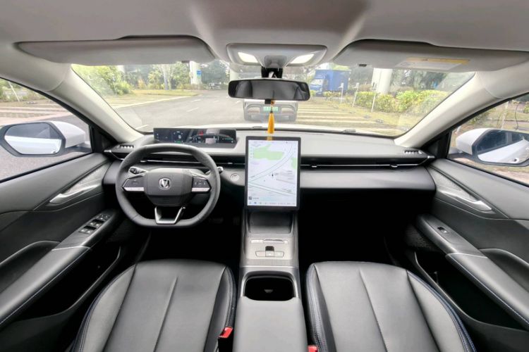 Used CHANGAN Eado PHEV 2025 Smart New Blue Whale 145KM High-Energy Edition Headliner