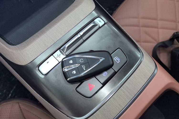 Used CHANGAN Eado PHEV 2025 Smart New Blue Whale 145KM Battleship Edition Interior 1