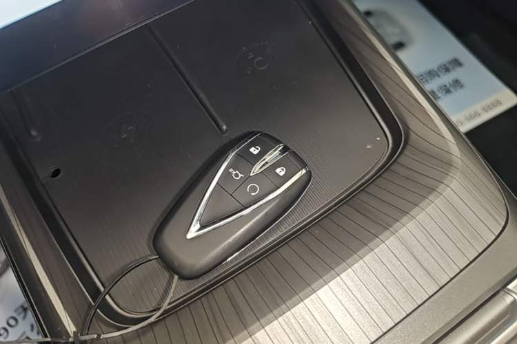 Used CHANGAN Eado PHEV 2025 Smart New Blue Whale 145KM Battleship Edition Interior 1