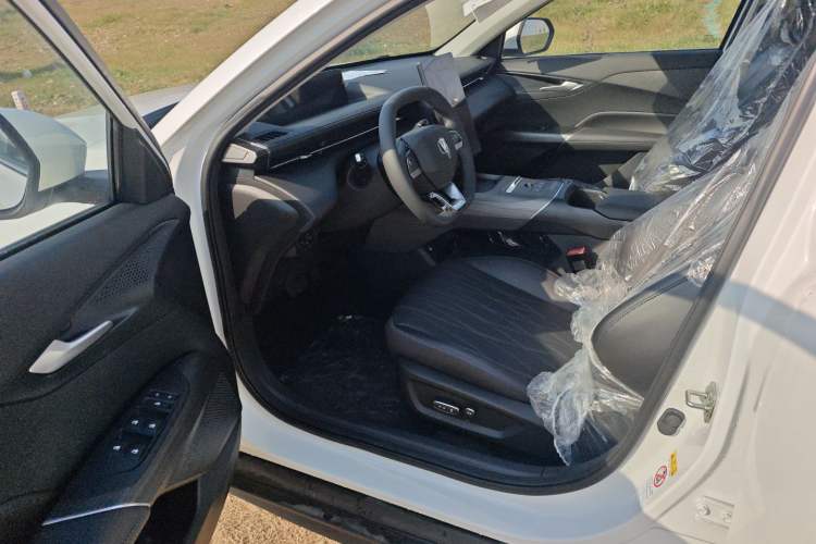 Used CHANGAN Eado PHEV 2025 Smart New Blue Whale 145KM Battleship Edition Interior 2