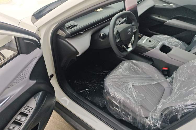 Used CHANGAN Eado PHEV 2025 Smart New Blue Whale 145KM Battleship Edition Interior 3
