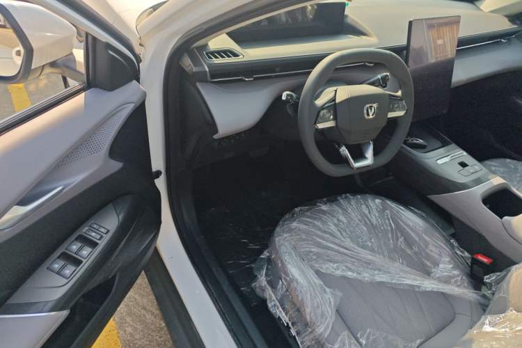 Used CHANGAN Eado PHEV 2025 Smart New Blue Whale 145KM Battleship Edition Interior 3