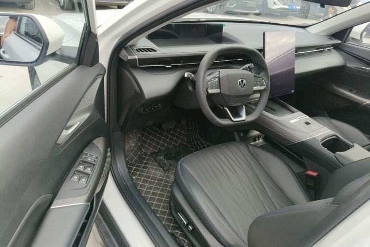 Used CHANGAN Eado PHEV 2025 Smart New Blue Whale 145KM Battleship Edition Interior 3