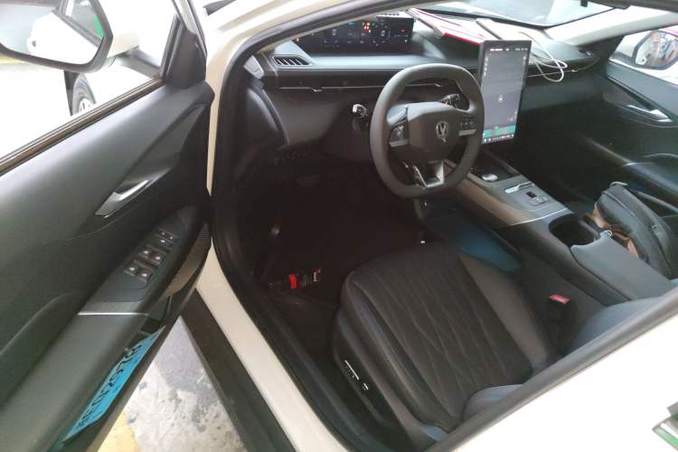 Used CHANGAN Eado PHEV 2025 Smart New Blue Whale 145KM Battleship Edition Interior 3